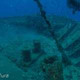 Dalla prua � possibile contemplare il blu intenso del mare che spicca davanti all'enorme scafo...